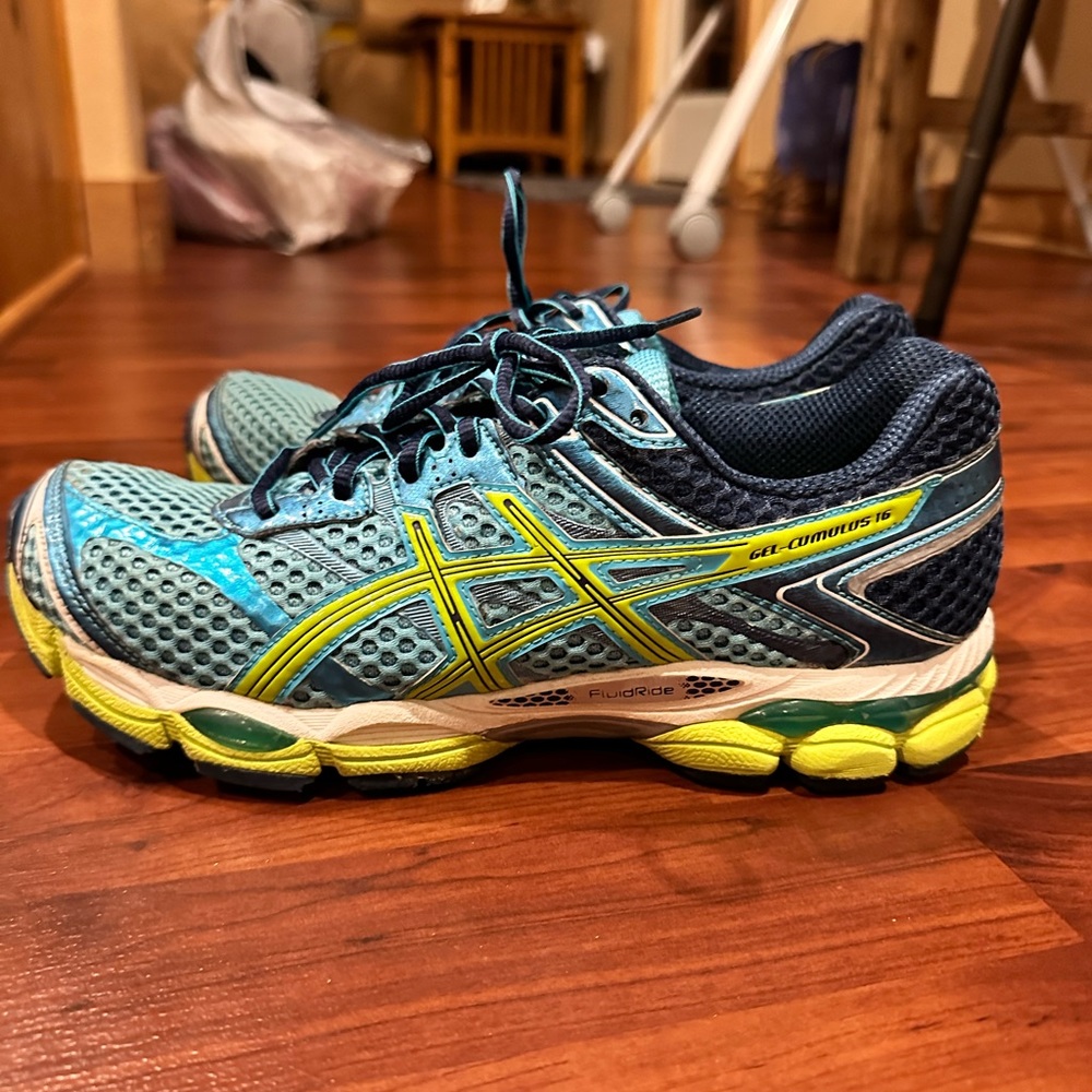 ASICS women’s tennis shoes. Size 10. Excellent condition. They look brand new.